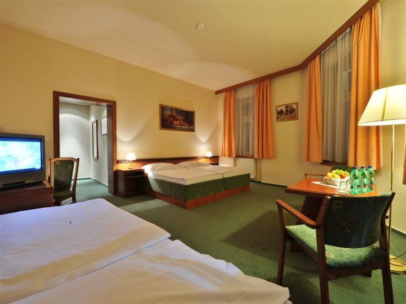 Three Crowns Hotel Praag Buitenkant foto