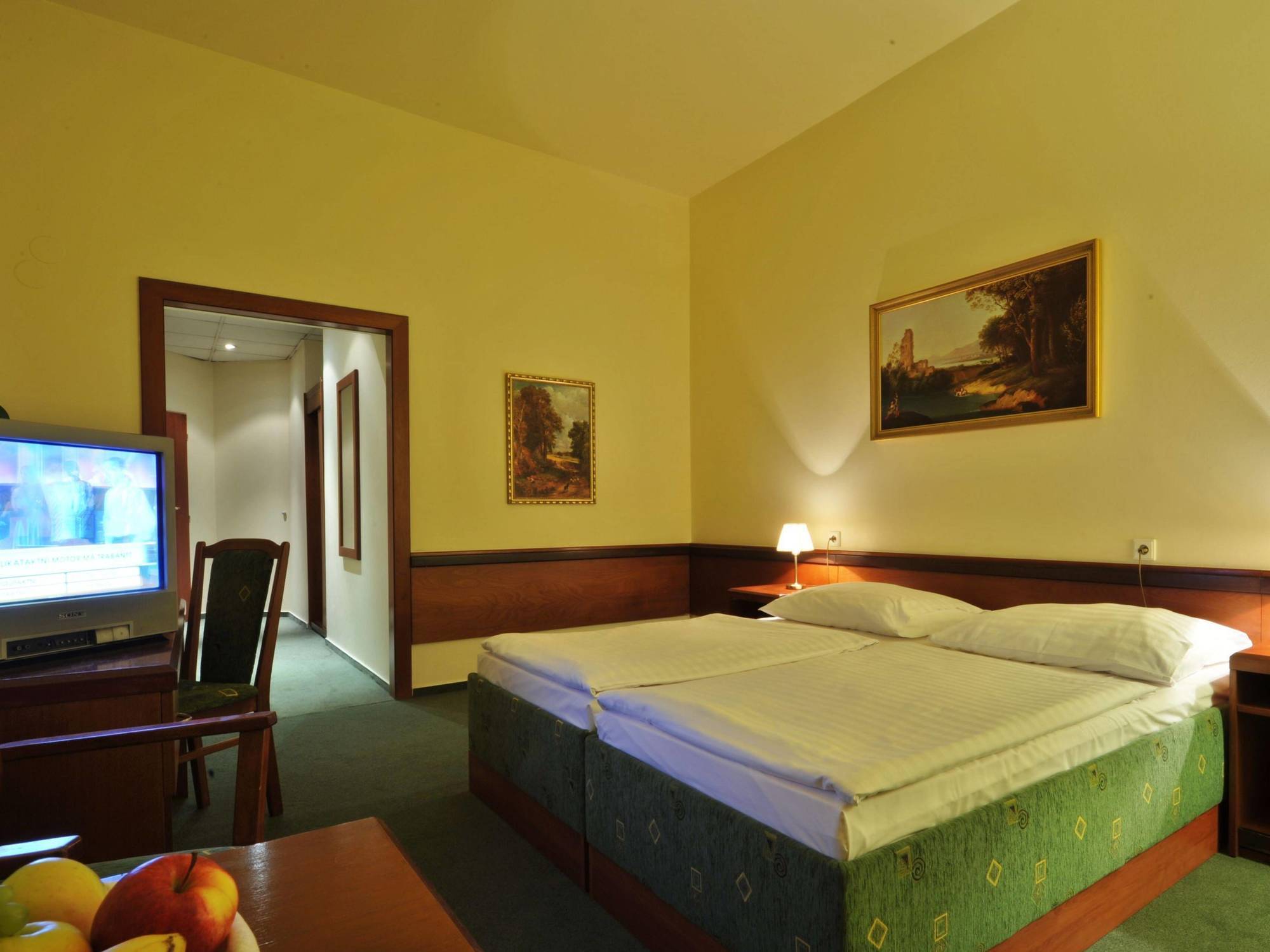 Three Crowns Hotel Praag Buitenkant foto