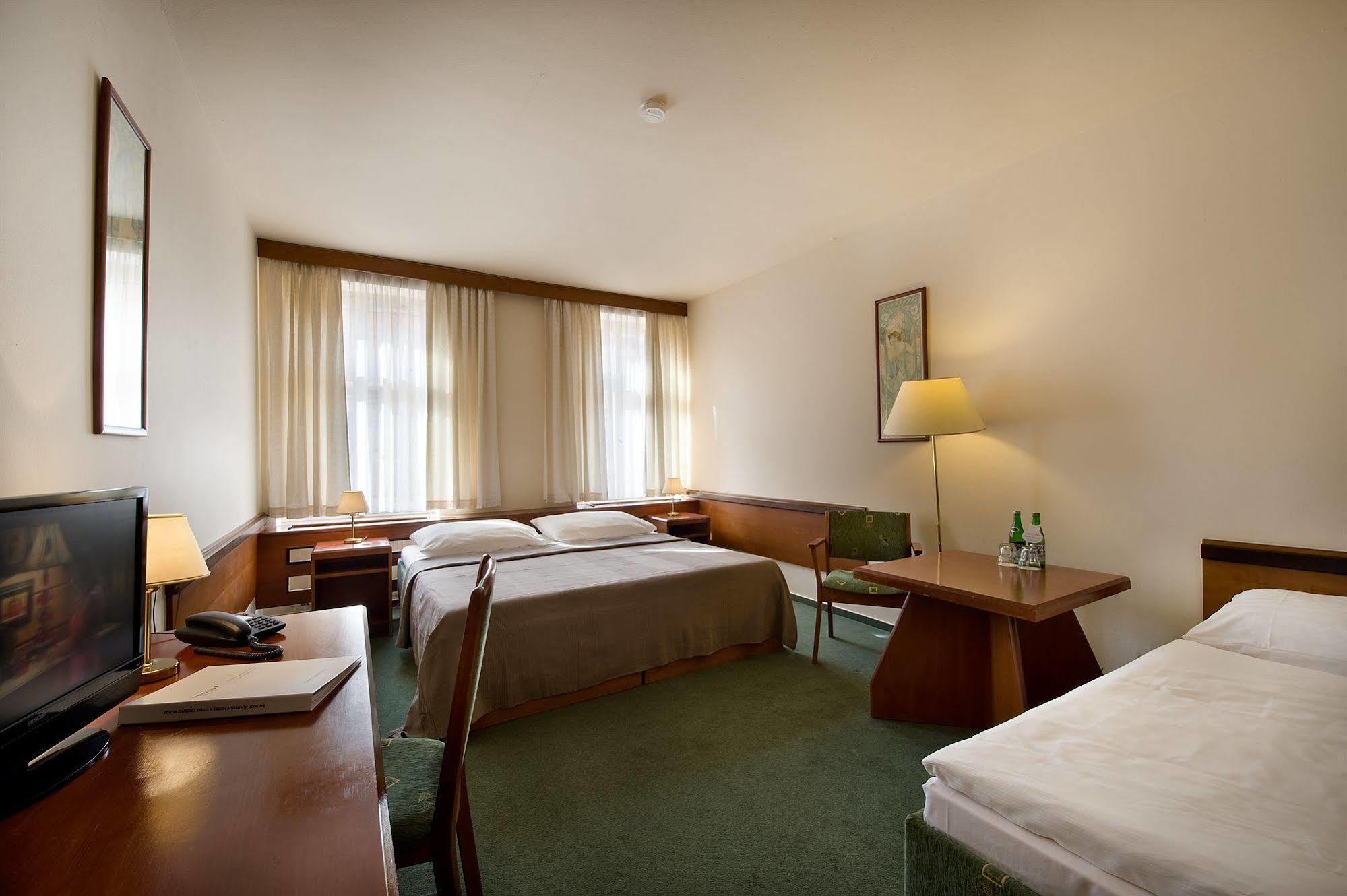 Three Crowns Hotel Praag Buitenkant foto