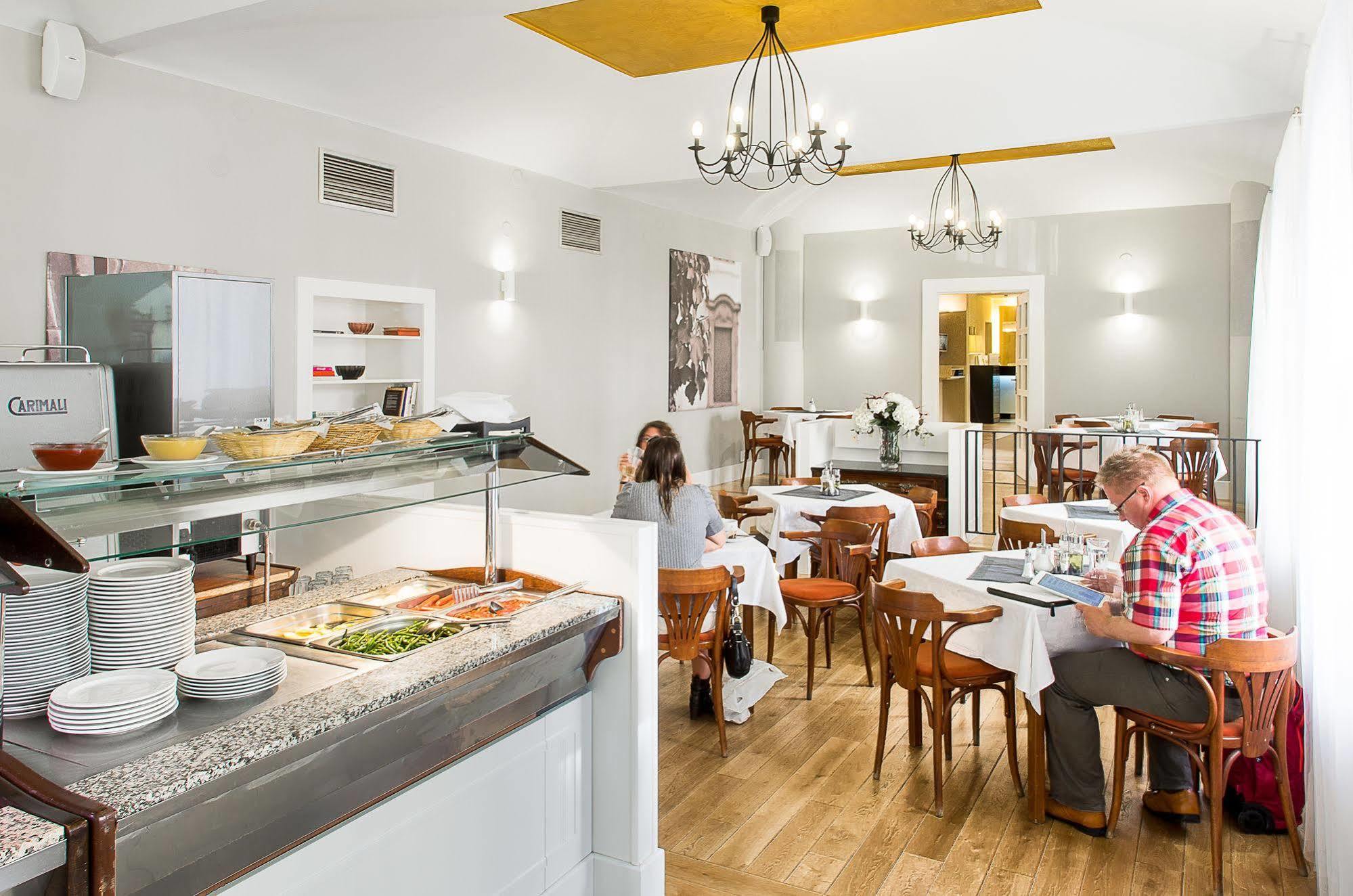 Three Crowns Hotel Praag Buitenkant foto