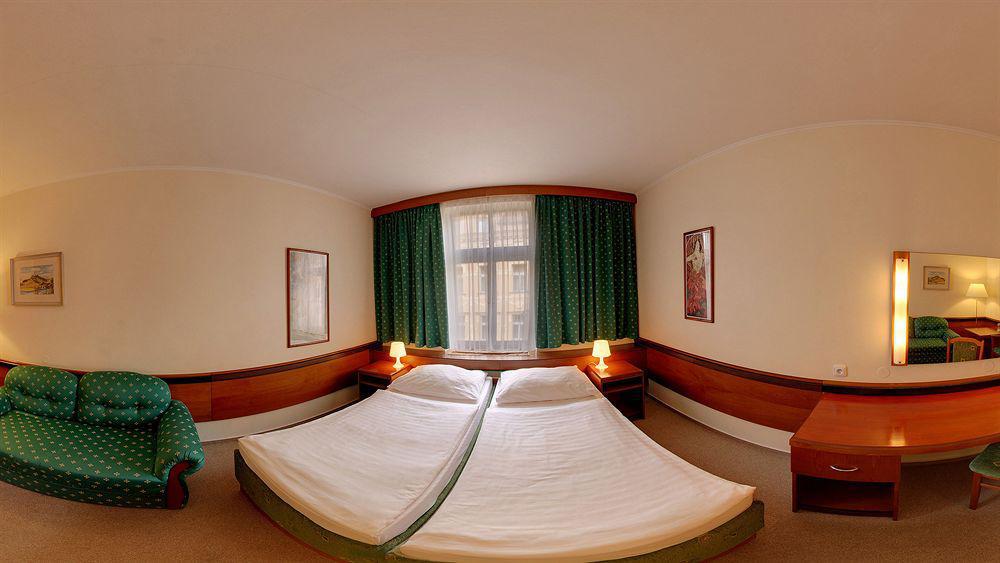 Three Crowns Hotel Praag Buitenkant foto